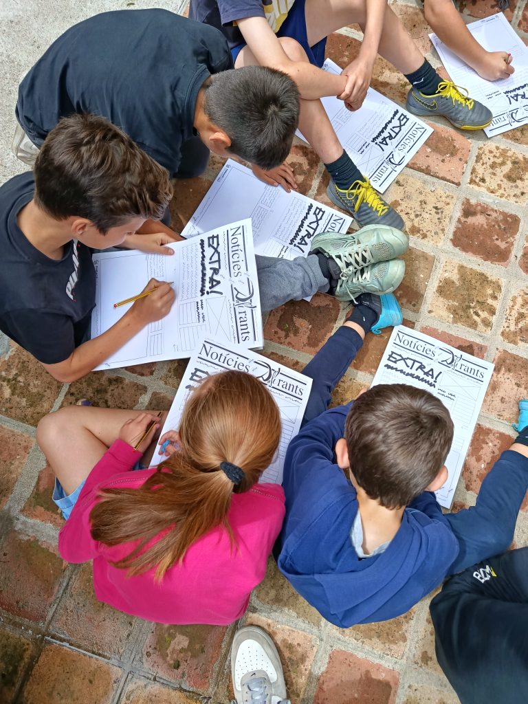 Divendres passat dia 15 de maig, els alumnes de 5è i 6è de l’Escola Sant Lluís Gonçaga vam realitzar una sortida cultural a Figueres per visitar el Teatre-Museu Dalí.


La visita ens va permetre conèixer de prop l’obra de l’artista empordanès i descobrir algunes de les seves creacions més sorprenents. 
Al llarg del recorregut vam observar pintures, escultures i instal·lacions molt originals que van servir per parlar sobre el surrealisme i sobre la manera tan singular que tenia Dalí d’entendre l’art.


Una experiència molt enriquidora que ens va ajudar a apropar-nos al món de l’art d’una manera vivencial i a descobrir un dels museus més singulars de Catalunya.


A continuació podeu veure algunes fotografies de la sortida.
