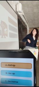 La nostra auxiliar nord-americana, Victoria Thompson, ha posat punt i final a la seva estada i convivència en la nostra escola. Ha estat un veritable plaer poder oferir al nostre alumnat un model lingüístic autèntic i una bona dosi de motivació per comunicar-se en anglès, però especialment, la Victòria ens ha carregat sempre de bona energia, establint uns bonics vincles i una gran connexió amb tota la comunitat educativa. Victoria, et trobarem moltíssim a faltar!! Our North-American English speaking assistant, Victoria Thompson, has finished her stay and everyday life at our school. It has been a great pleasure to offer our students a real language model and a generous dose of motivation to speak in English, but above all, Victoria has filled us with very good energy, setting very kind links and a special connection with the whole of our school community. We will miss you a lot, Victoria!!